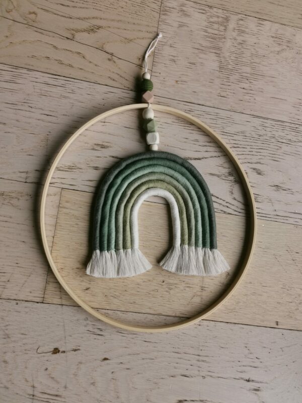 Arc-en-ciel en macramé dans cercle – Image 2
